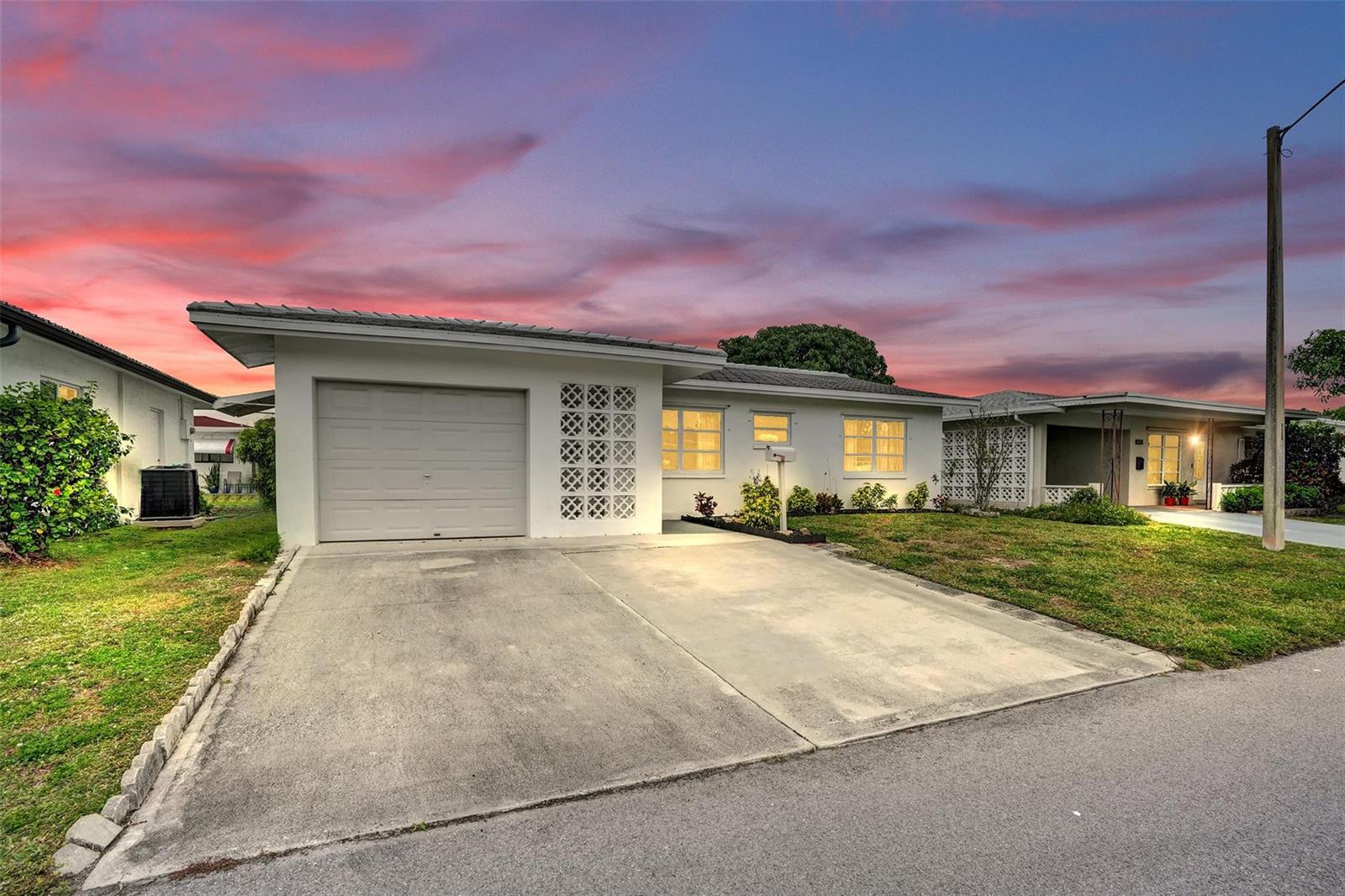 4953 NW 48 Avenue, Tamarac FL 33319