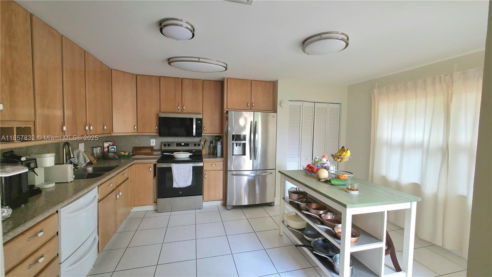 8906 SW 113th Place Cir E, Miami FL 33176