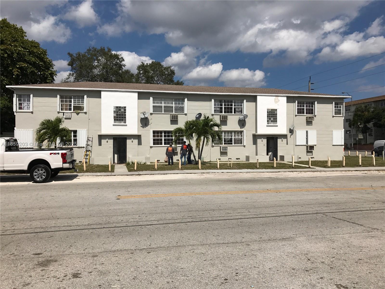 595 NE 129th St, North Miami FL 33161