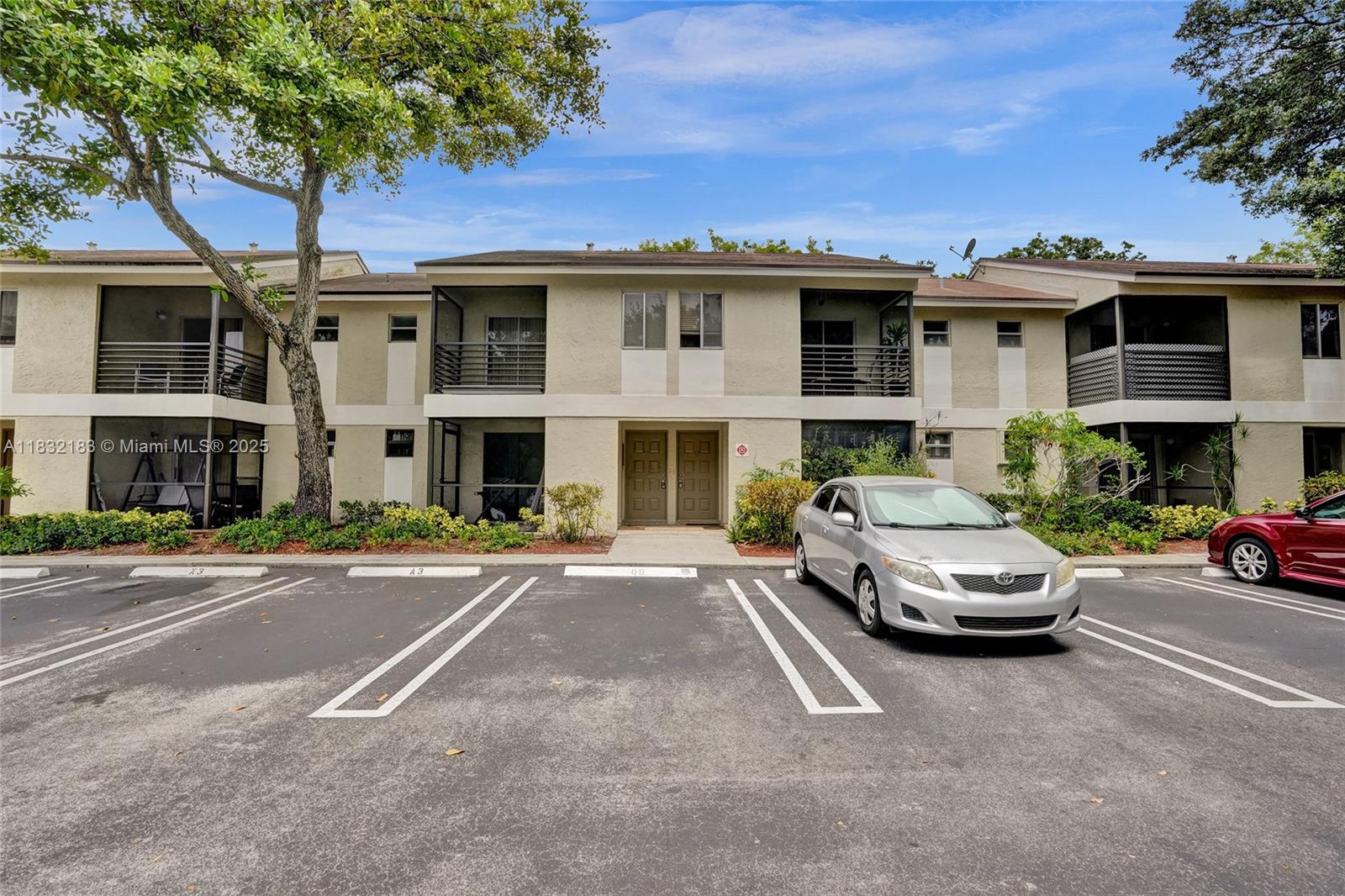 303 Gardens Dr # 203, Pompano Beach FL 33069