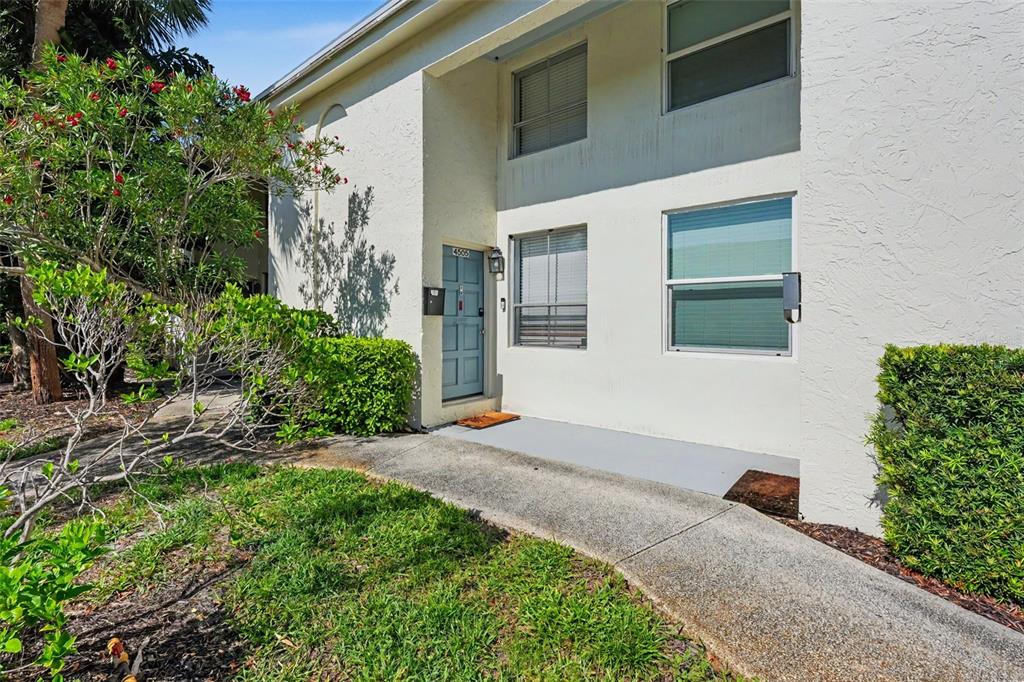 4505 LA CAPRI COURT
