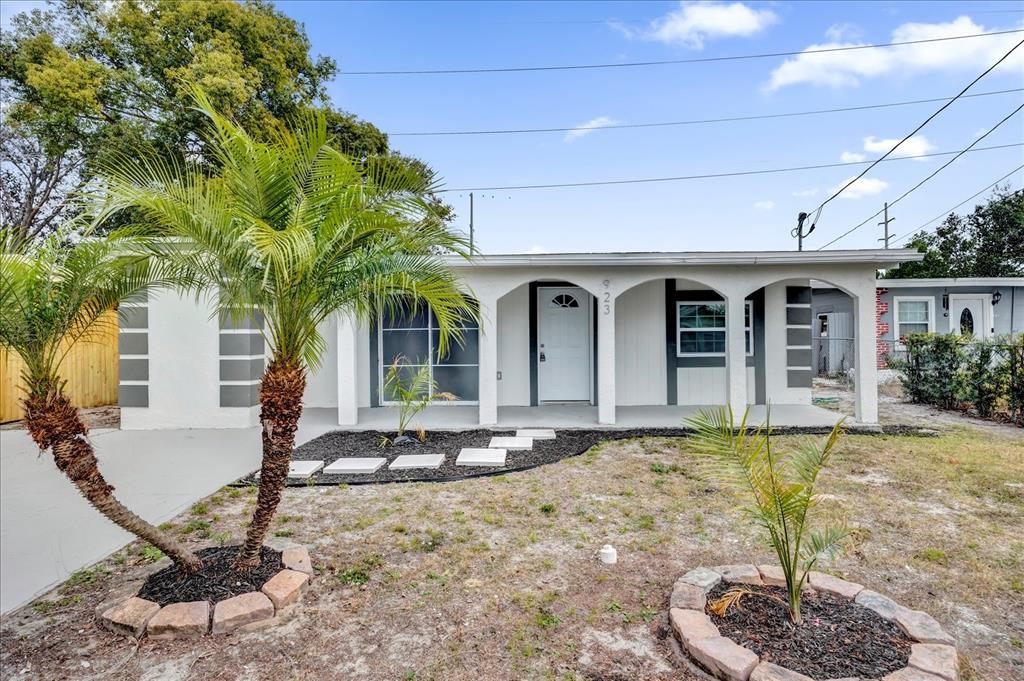 923 FERNDELL ROAD