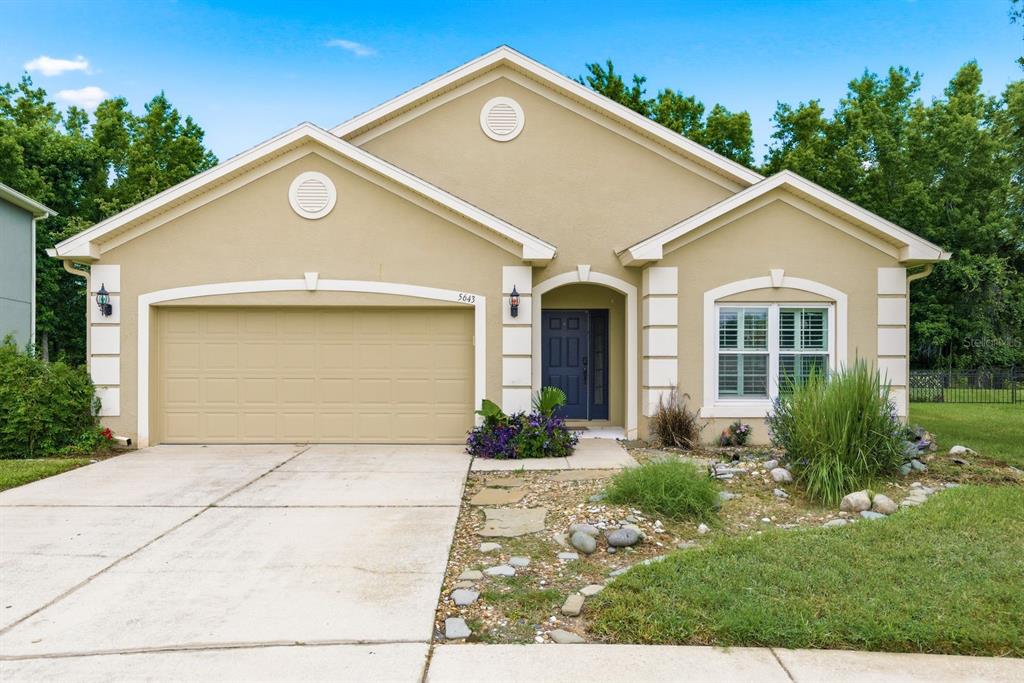 5643 WHITE TRILLIUM LOOP