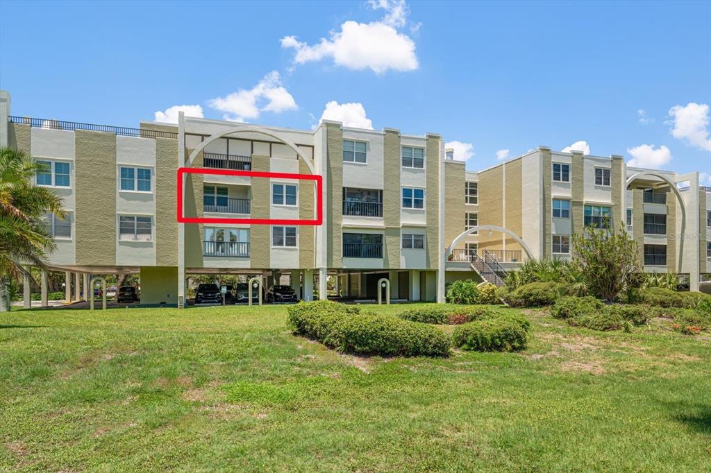 A red rectangle highlights a specific third-floor balcony and window on a multi-story apartment building — 4681 1ST STREET NE UNIT 308, ST PETERSBURG, FL