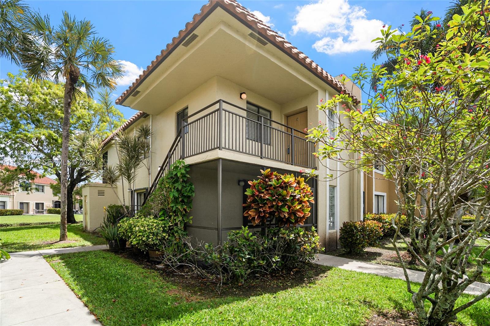 432 Lakeview Dr # 201, Weston FL 33326