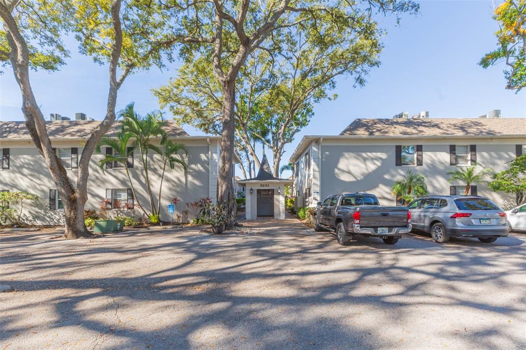 5221 S BAYSHORE BOULEVARD UNIT 10