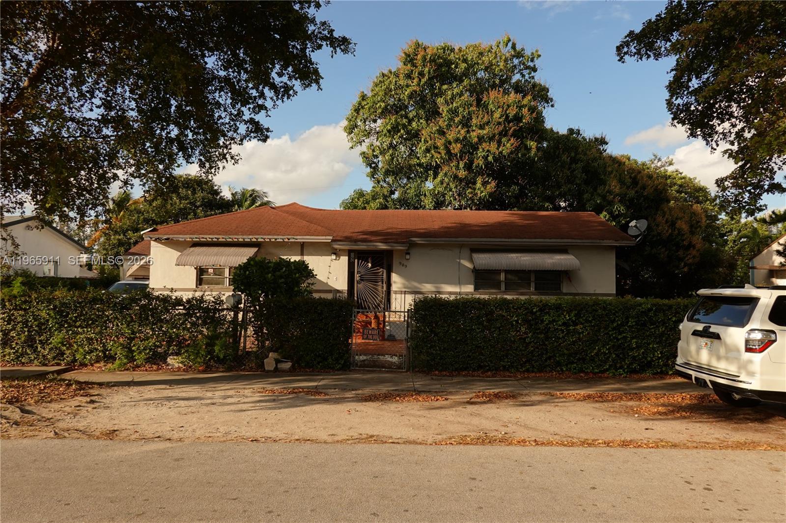 909 NW 76th St, Miami FL 33150