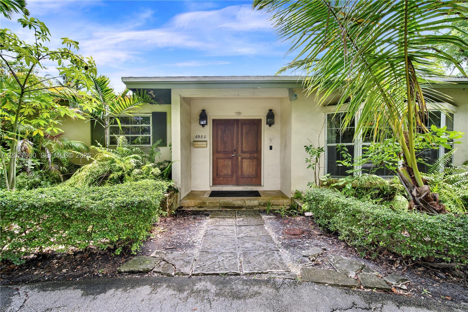 6980 SW 104th St, Pinecrest FL 33156