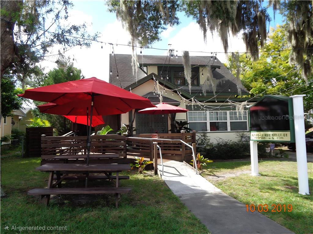 208 W HOWRY AVENUE