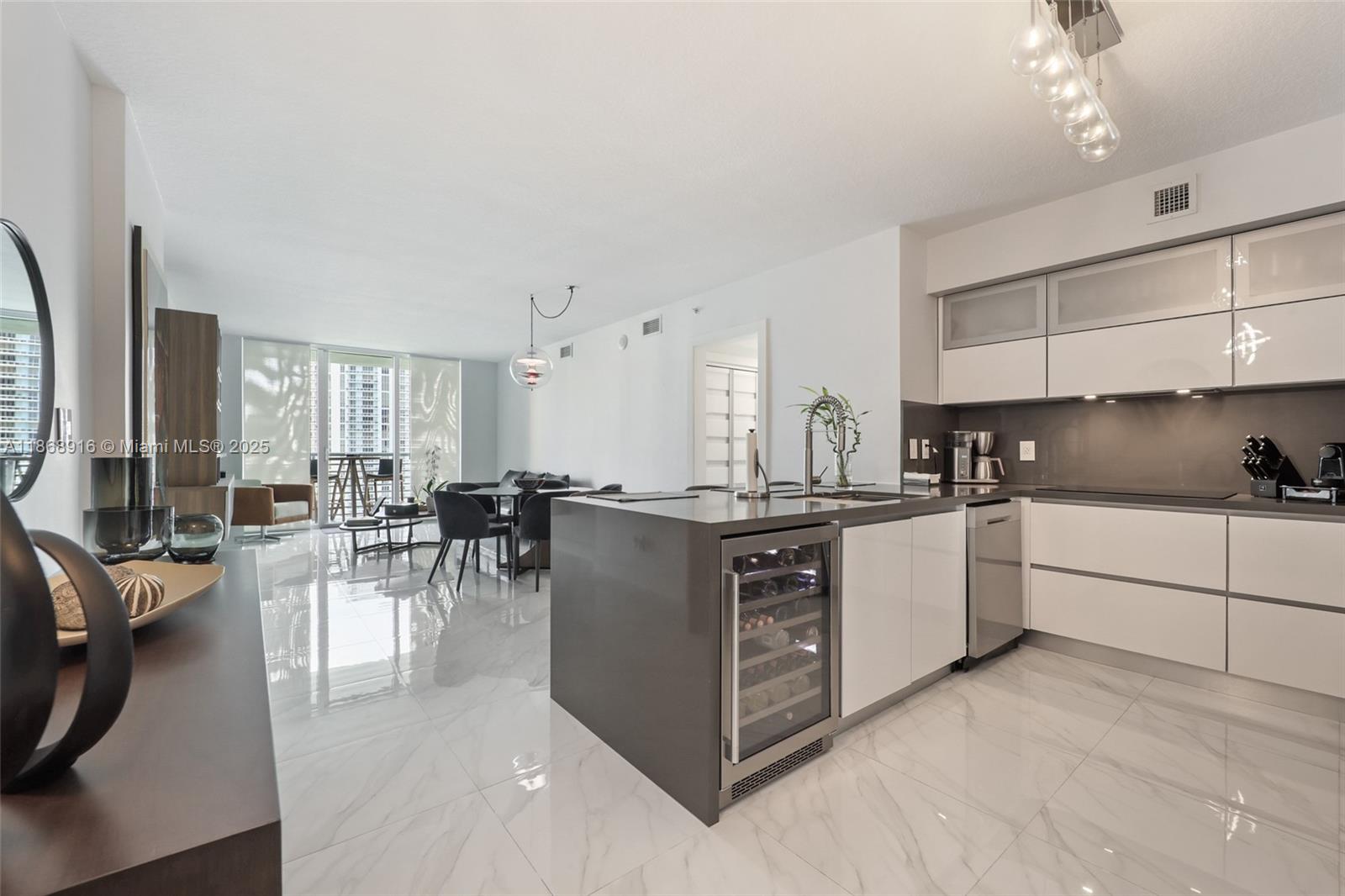 325 S Biscayne Blvd # 2515, Miami FL 33131