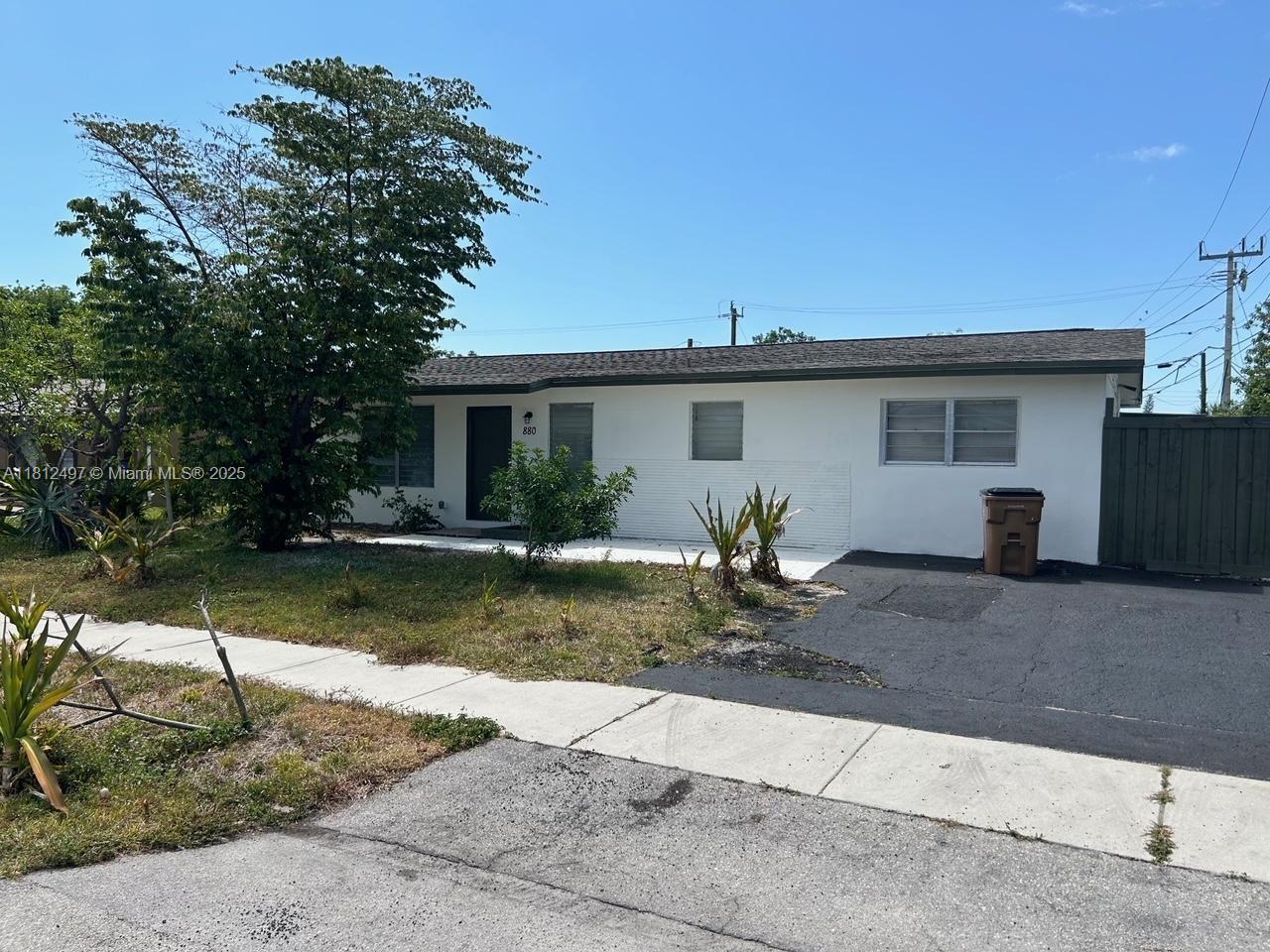 880 NE 49th St, Deerfield Beach FL 33064