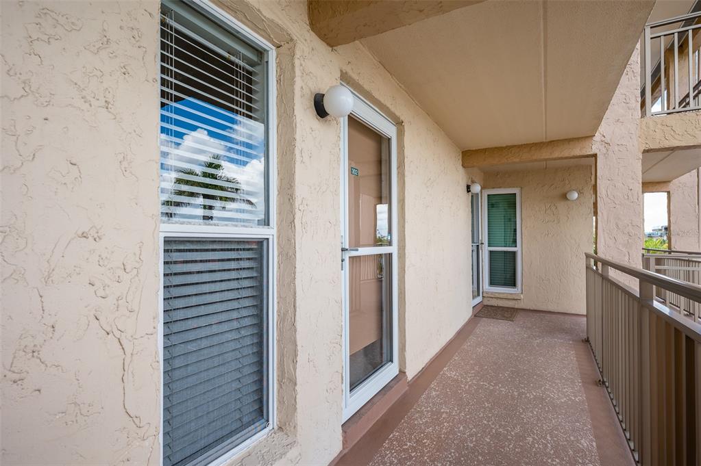 845 BENJAMIN FRANKLIN DRIVE UNIT 302, SARASOTA, FL — photo 2 of 30