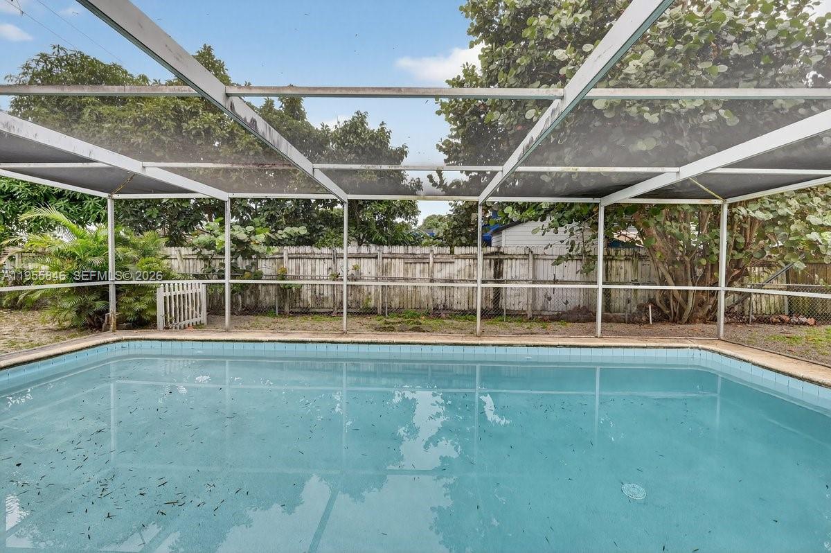 5700 NW 111th Ter, Hialeah FL 33012
