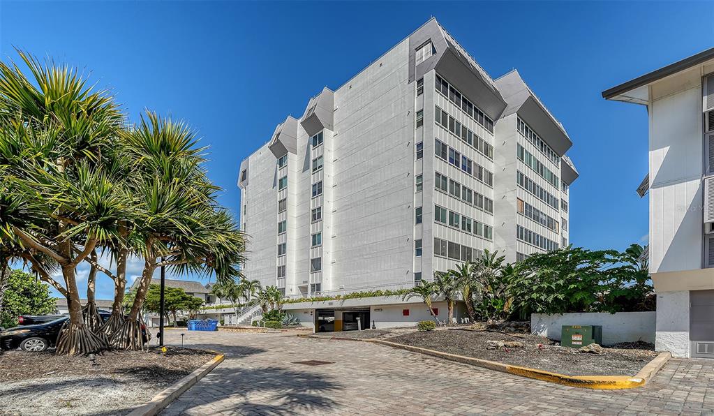 1055 W PEPPERTREE DRIVE UNIT 106AA