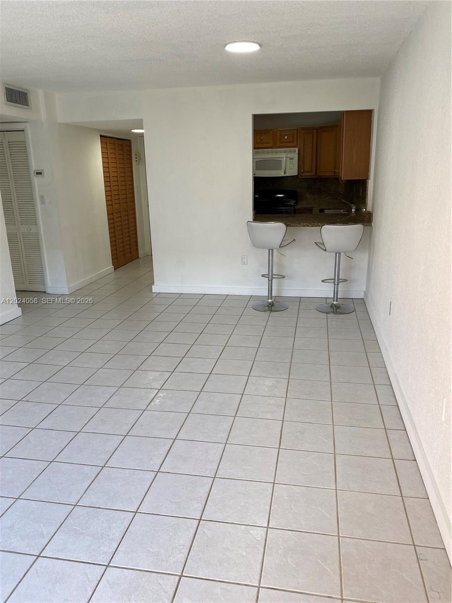 1300 W 47th Pl # 118, Hialeah FL 33012