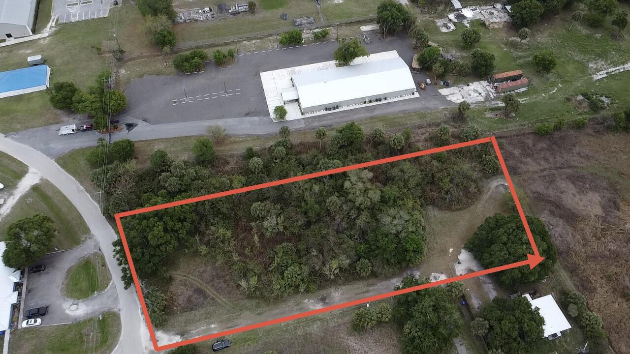 An aerial view shows a rectangular, tree-covered vacant lot outlined in red — 813 SW 2nd Street, Okeechobee FL 34974, OKEECHOBEE, FL
