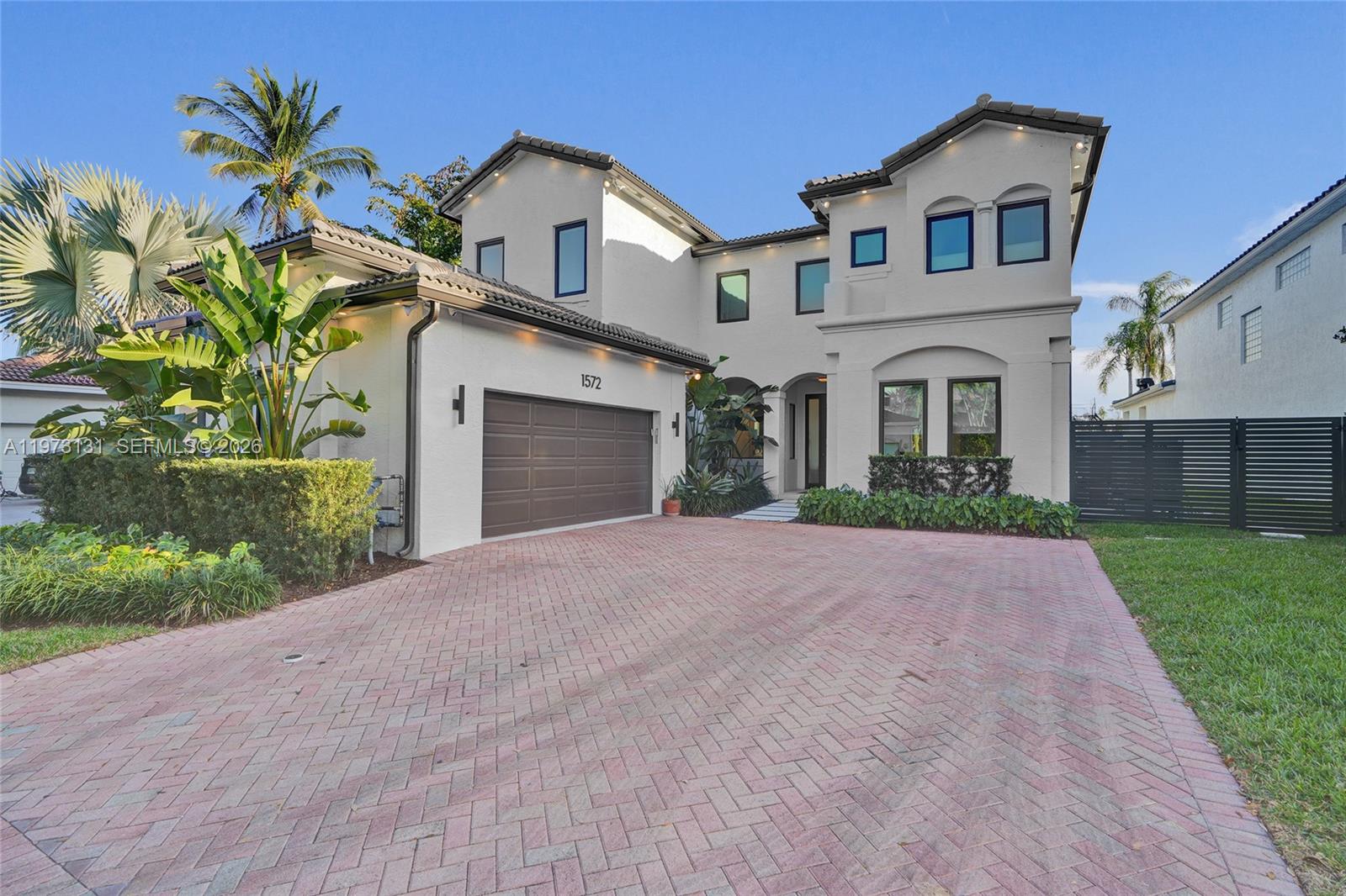 1572 NE 194th St, Miami FL 33179