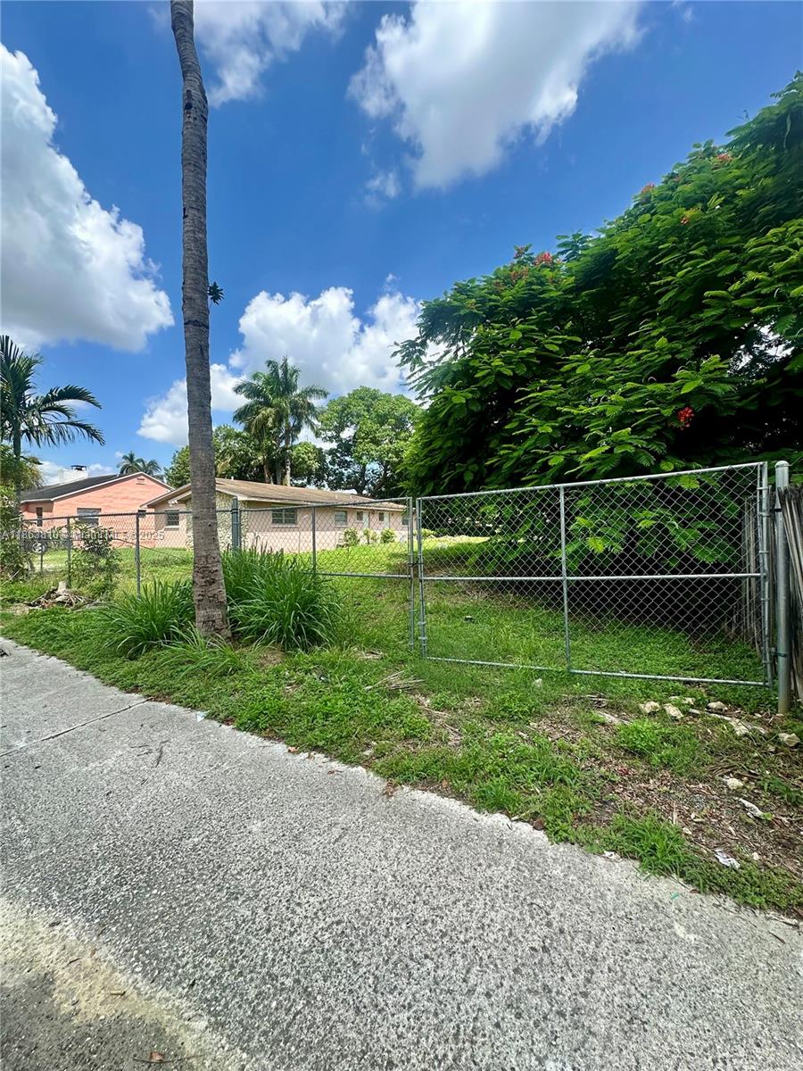 MIAMI, FL — photo 2 of 2