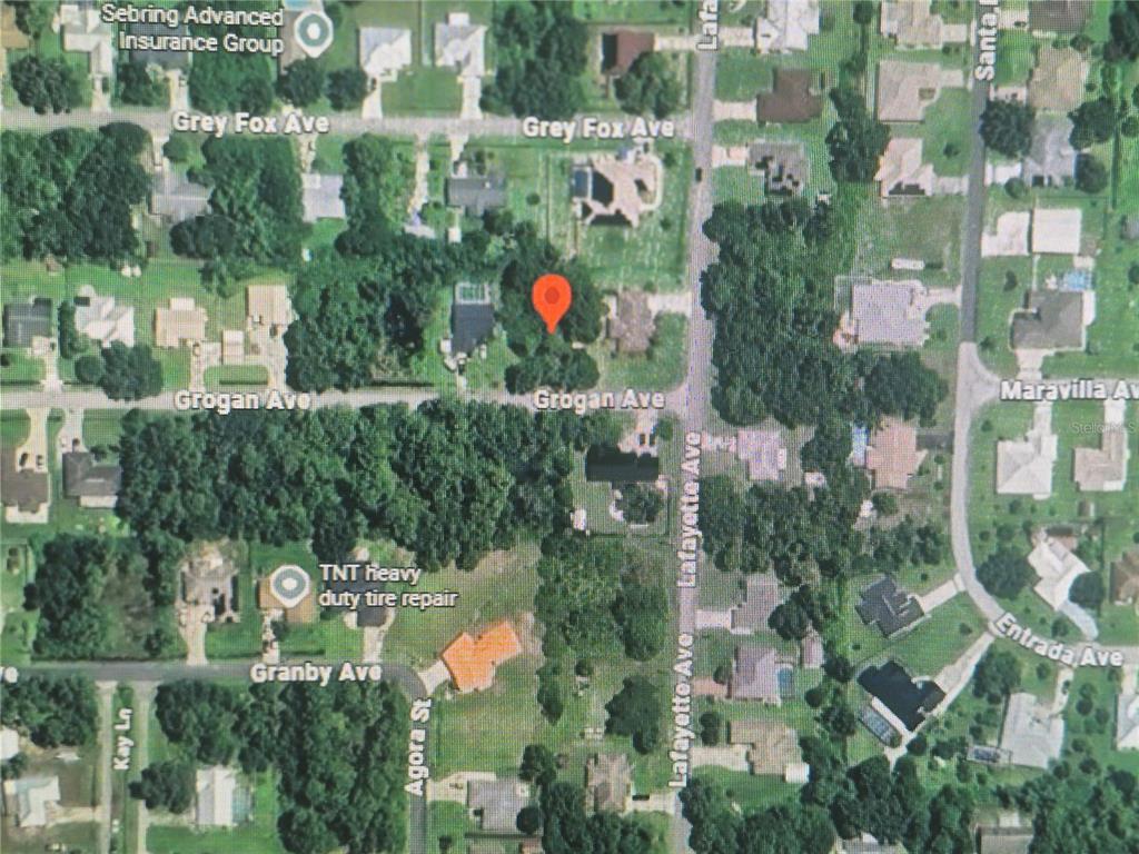 This is an aerial map view showing a residential area with a red location pin — 904 GROGAN AVENUE, SEBRING, FL