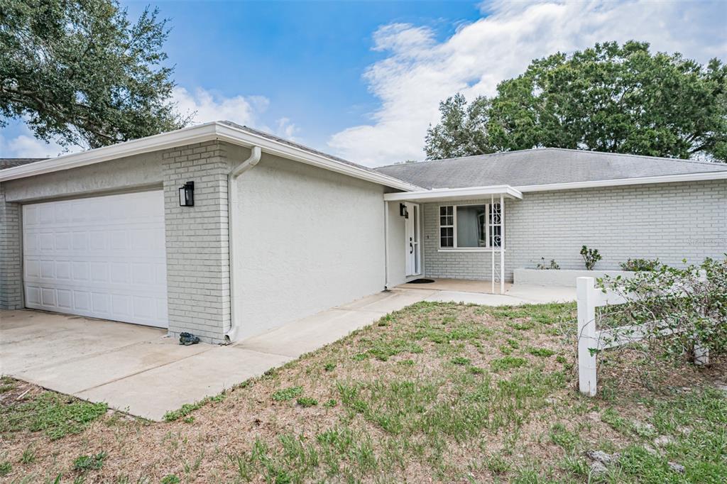 2308 LISTON CIRCLE, PALM HARBOR, FL — photo 2 of 30