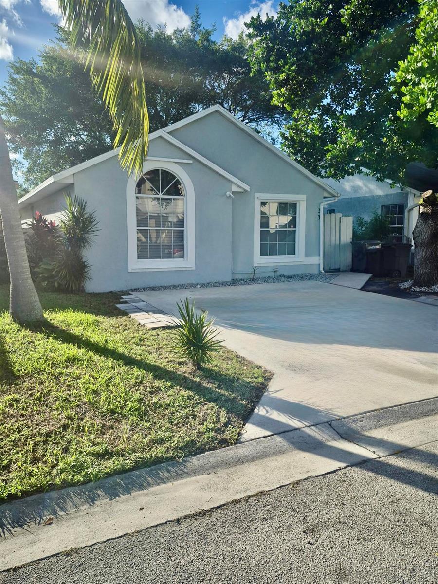 33 Plumage Lane, West Palm Beach FL 33415