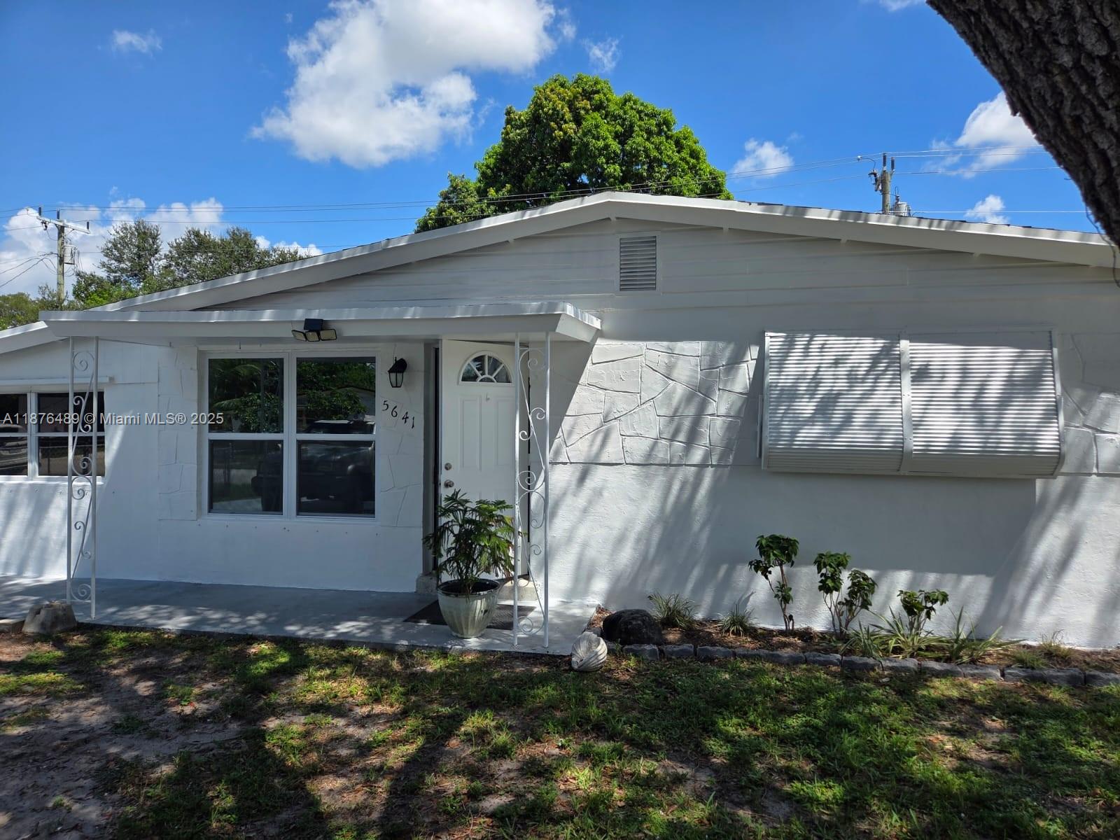 5641 Simms St, Hollywood FL 33021