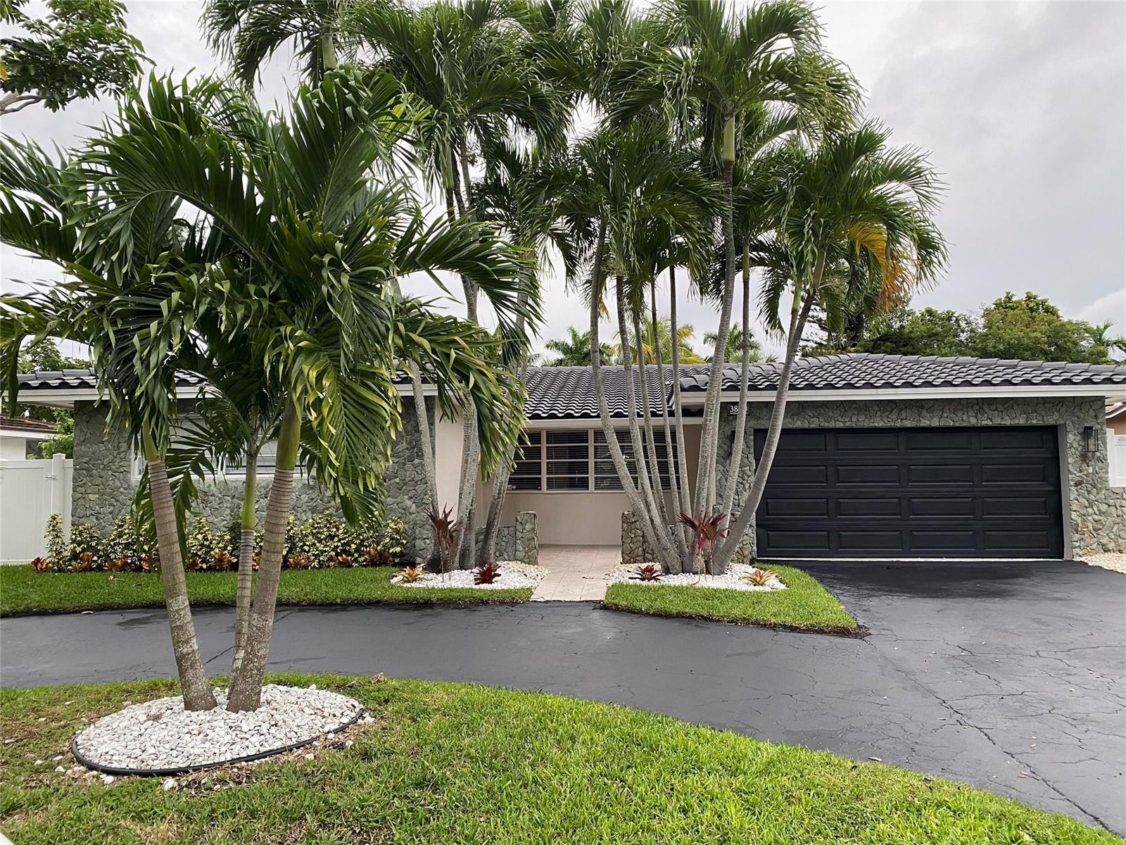 3840 N 42nd Terrace, Hollywood FL 33021