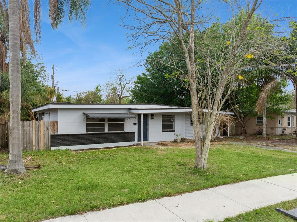 A single-story house with gray siding, a black brick accent wall, and a flat roof — 617 BEVERLY AVENUE, ALTAMONTE SPRINGS, FL