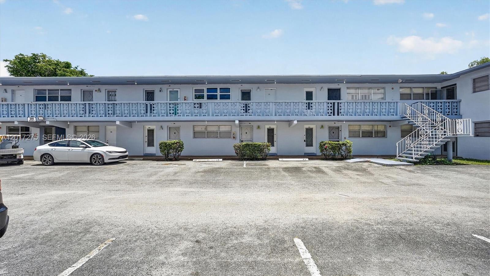 300 NE 191st St # 219, Miami FL 33179