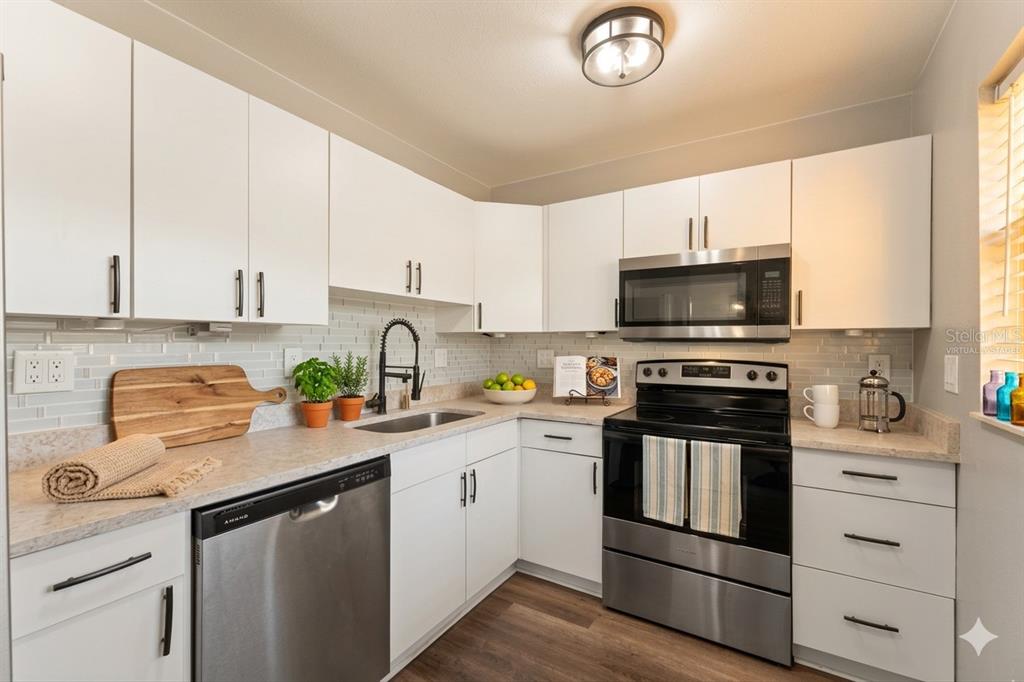 This is a floor plan for a one-bedroom apartment with a kitchen, living area, and bathroom — 3034 EASTLAND BOULEVARD UNIT D104, CLEARWATER, FL