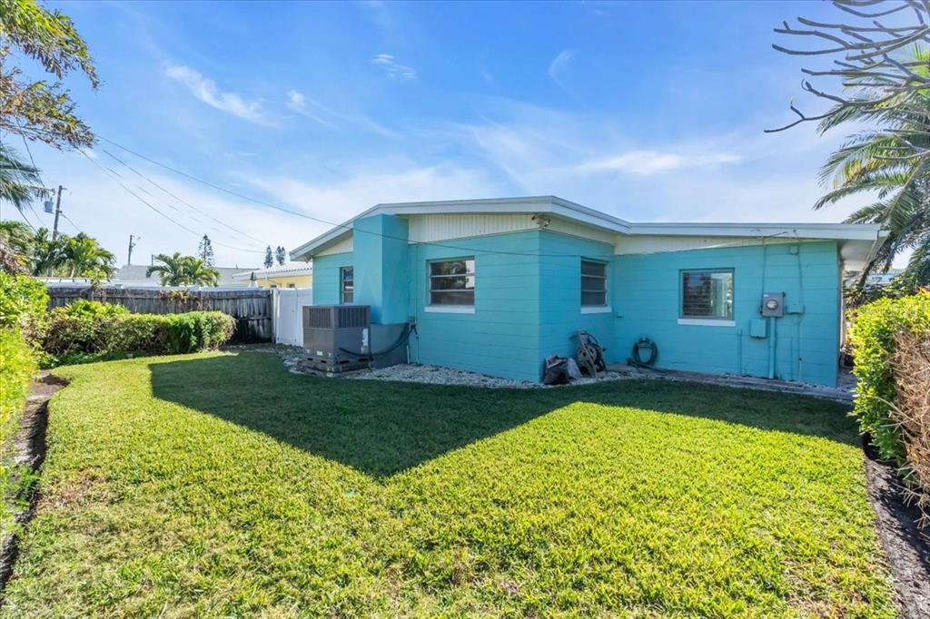 11435 2ND STREET E, TREASURE ISLAND, FL — photo 3 of 22