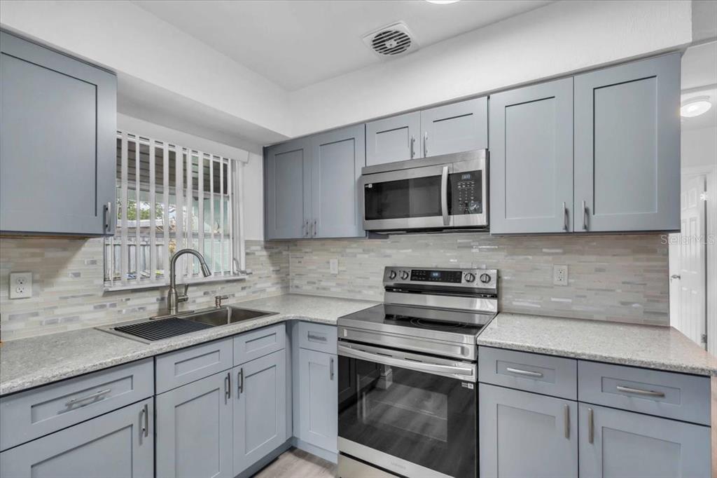 11435 2ND STREET E, TREASURE ISLAND, FL — photo 4 of 22