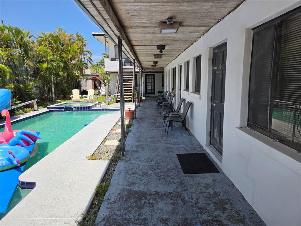 580 BAY ESPLANADE, CLEARWATER BEACH, FL — photo 3 of 18