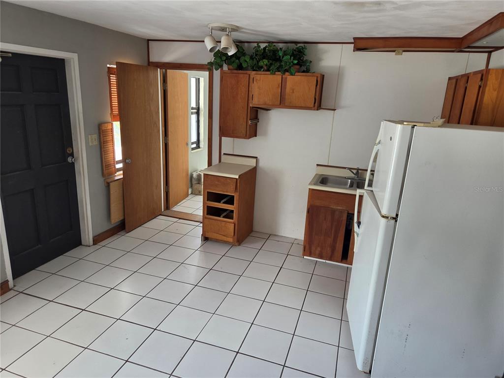 580 BAY ESPLANADE, CLEARWATER BEACH, FL — photo 4 of 18