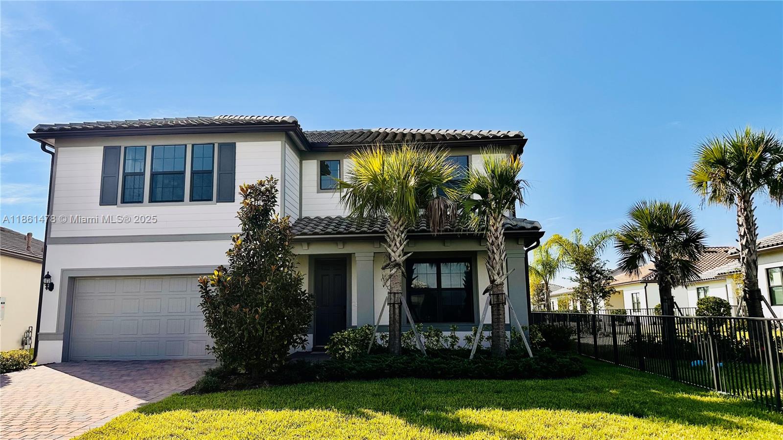 427 SE Vallarta Dr, Port St. Lucie FL 34984