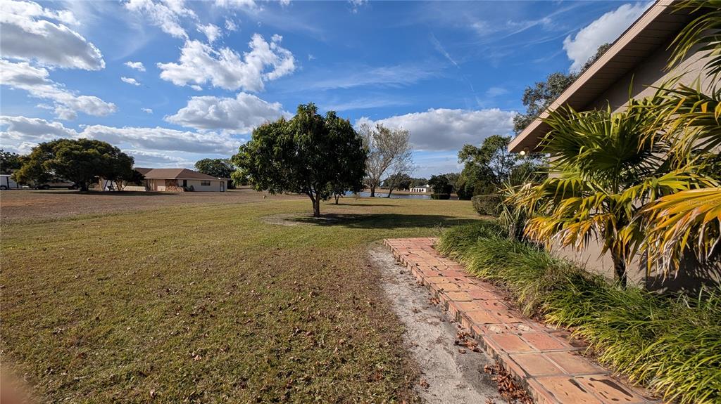 408 LEXINGTON DRIVE, SEBRING, FL — photo 4 of 19
