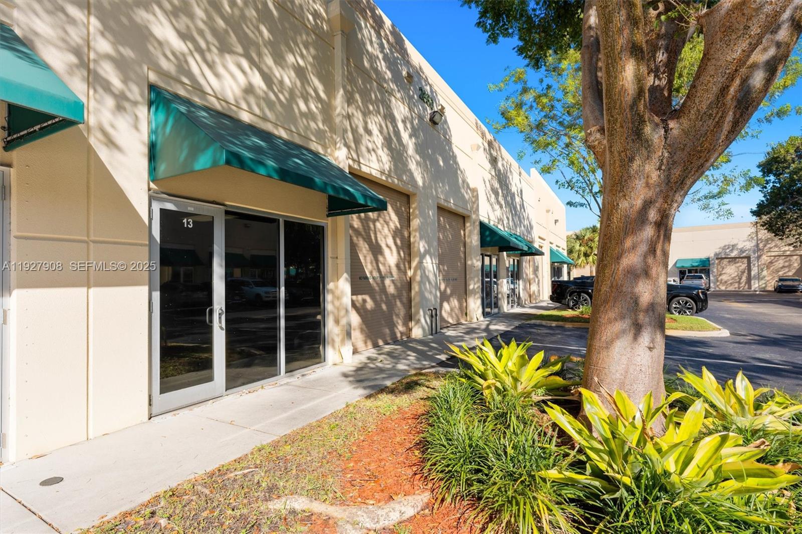 2850 Glades Circle # 13, Weston FL 33327