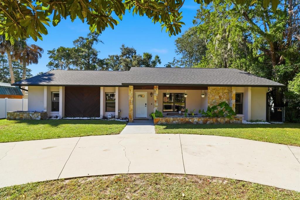 807 N HOLLYWOOD CIRCLE