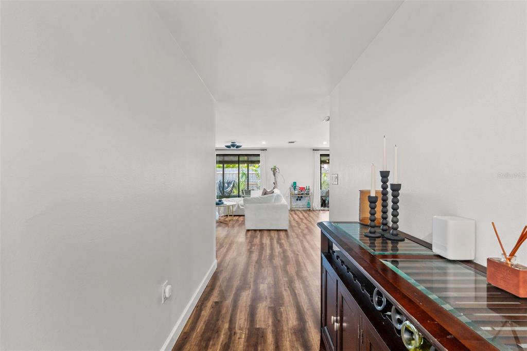 2874 DAVIS BOULEVARD, SARASOTA, FL — photo 4 of 25