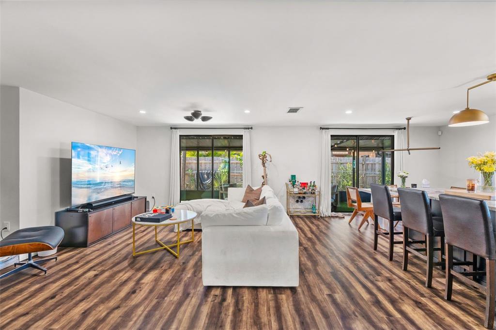 2874 DAVIS BOULEVARD, SARASOTA, FL — photo 5 of 25