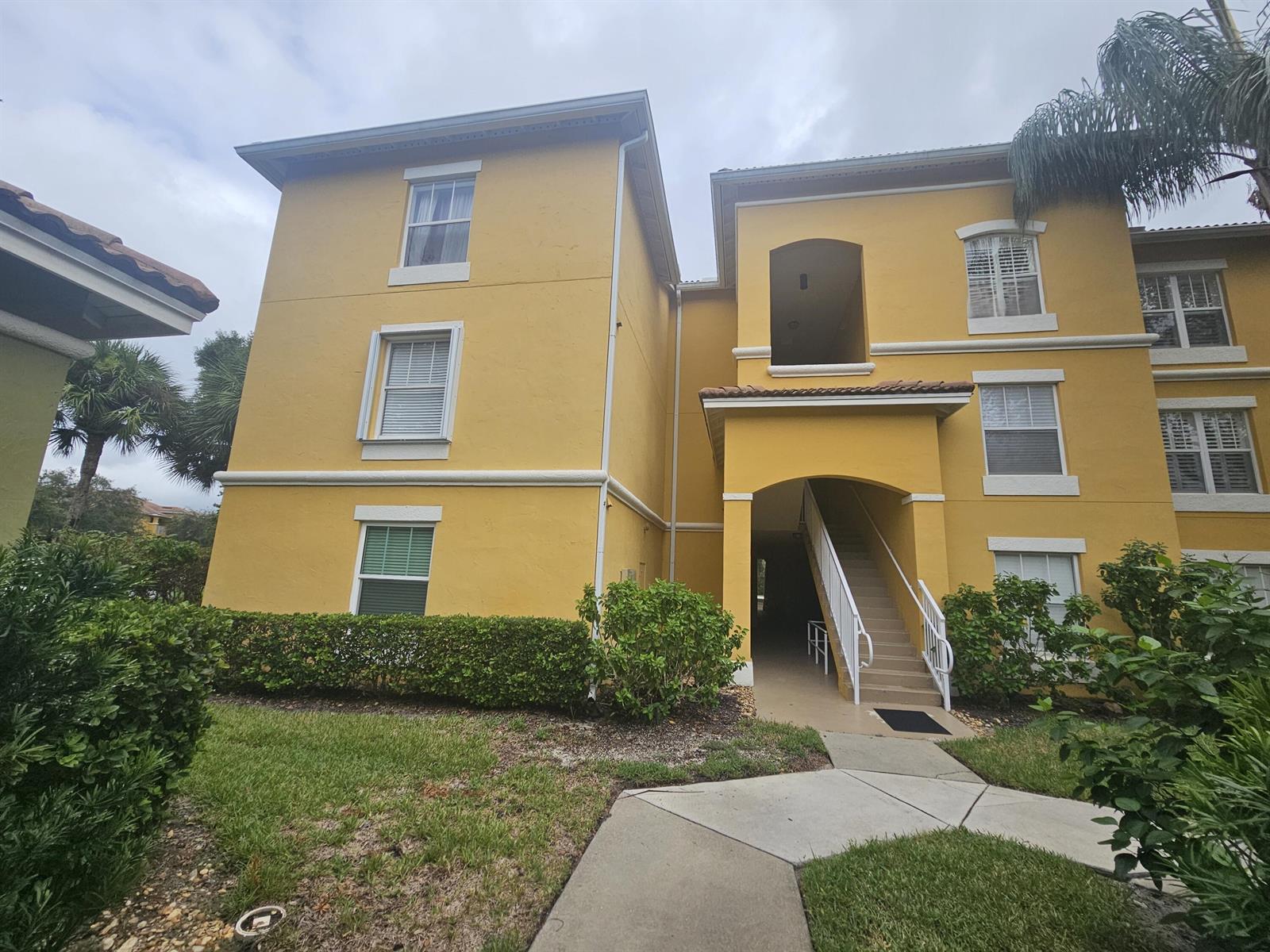 5050 Fairways Circle # 301, Vero Beach FL 32967
