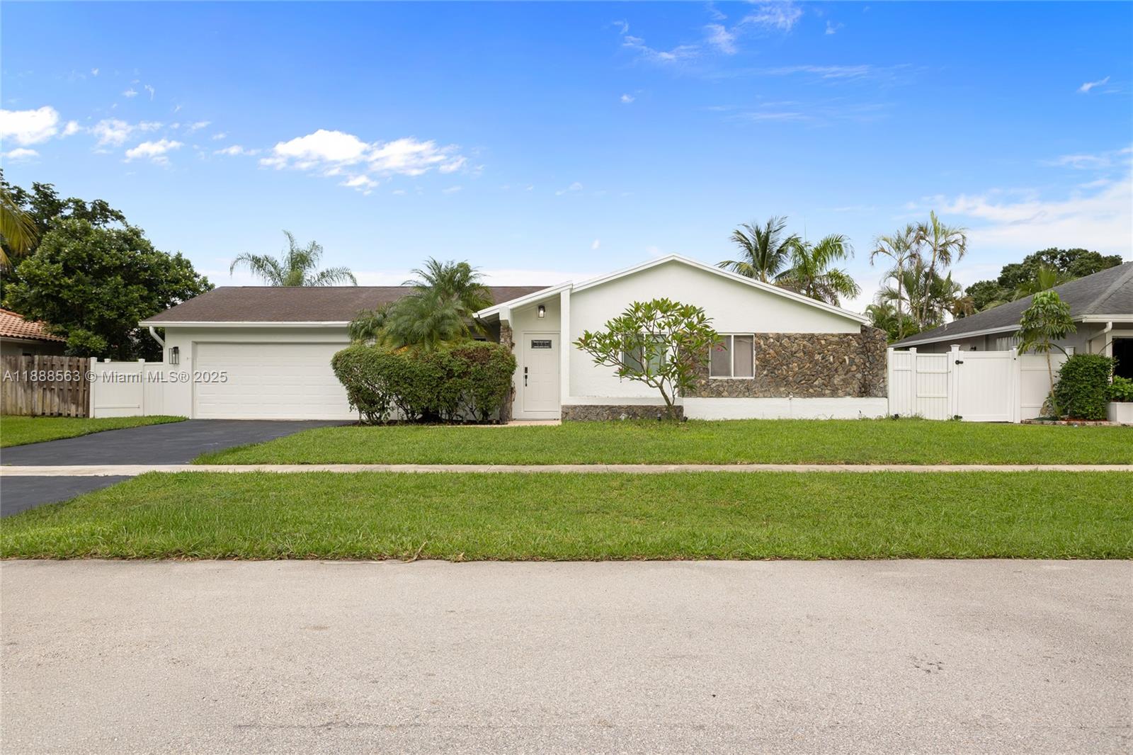 20847 Sugarloaf Ln, Boca Raton FL 33428