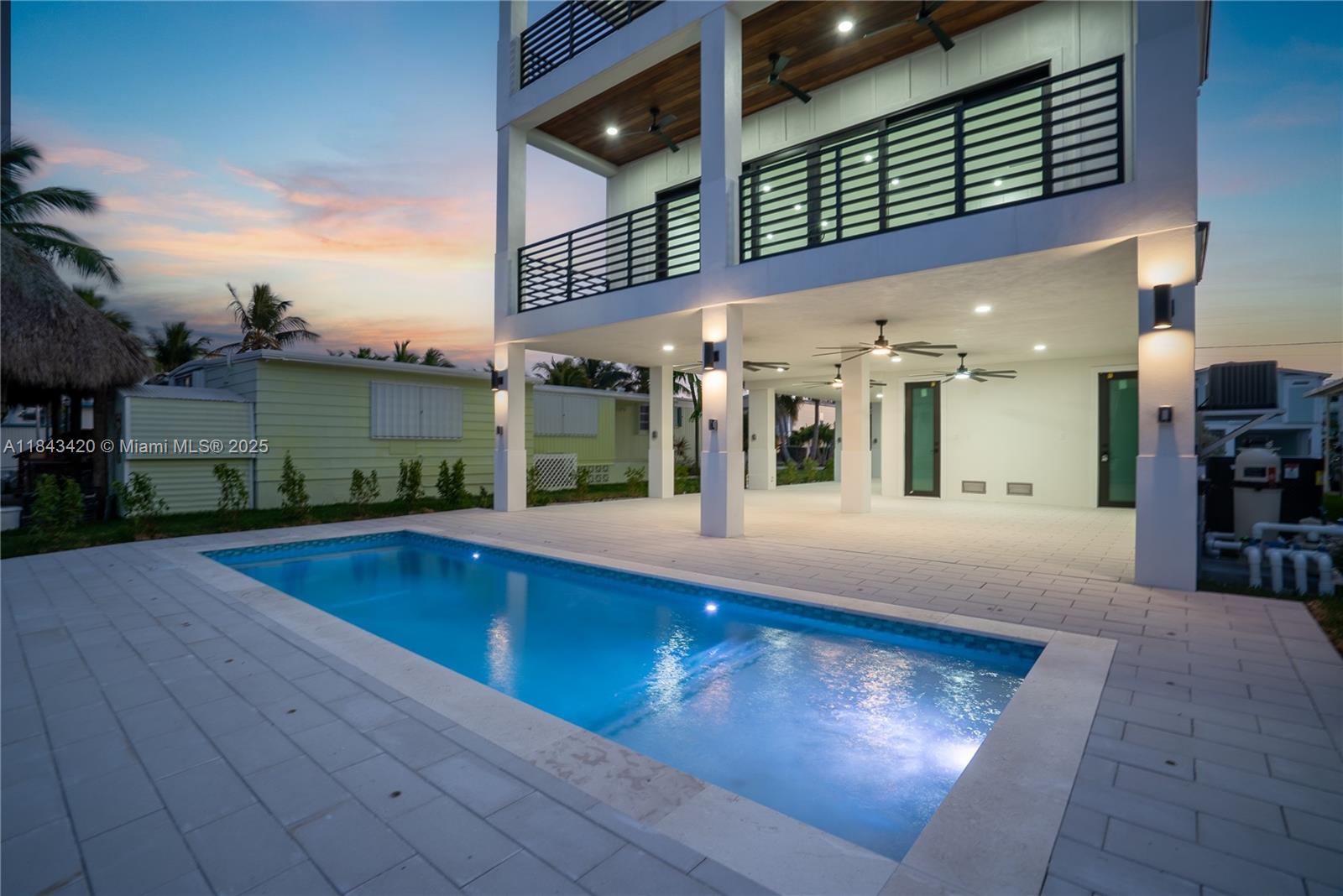 27 Ocean Dr, Key Largo FL 33037