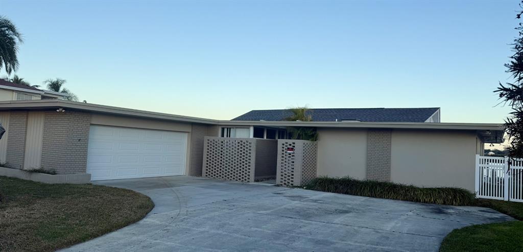 13 WINDWARD ISLAND