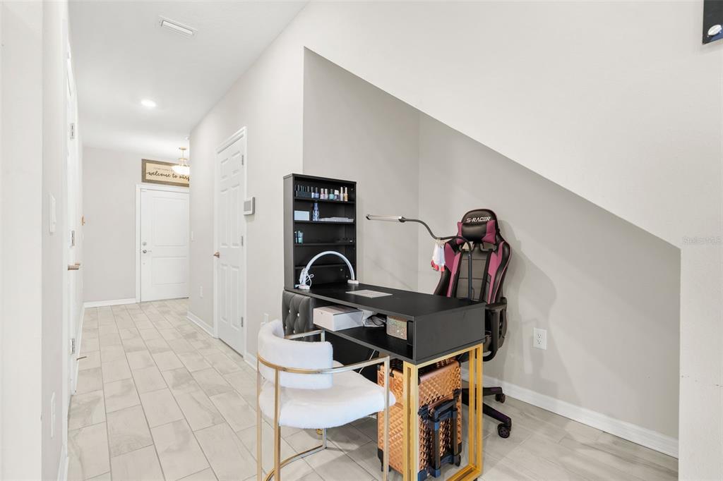 A home office setup with a desk and chair is located in a hallway alcove — 5438 TRIPOLI DRIVE, PALMETTO, FL