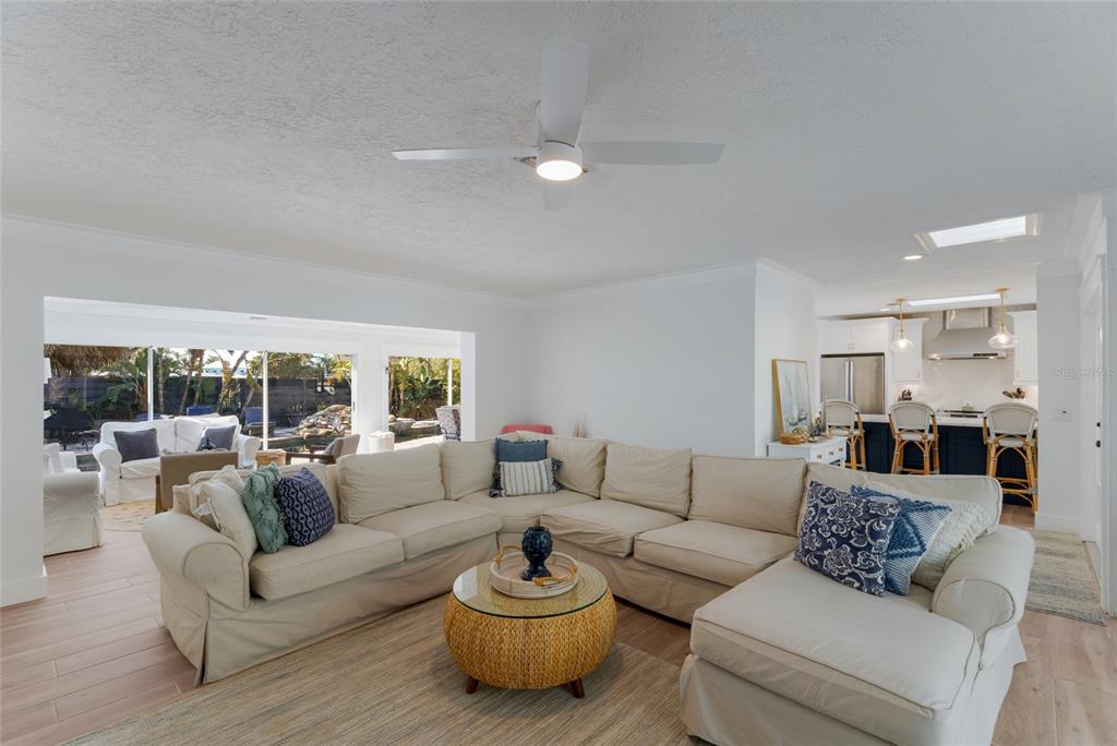 419 CLARK DRIVE, HOLMES BEACH, FL — photo 3 of 30