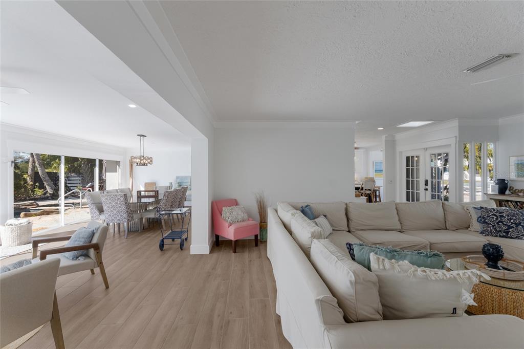 419 CLARK DRIVE, HOLMES BEACH, FL — photo 5 of 30