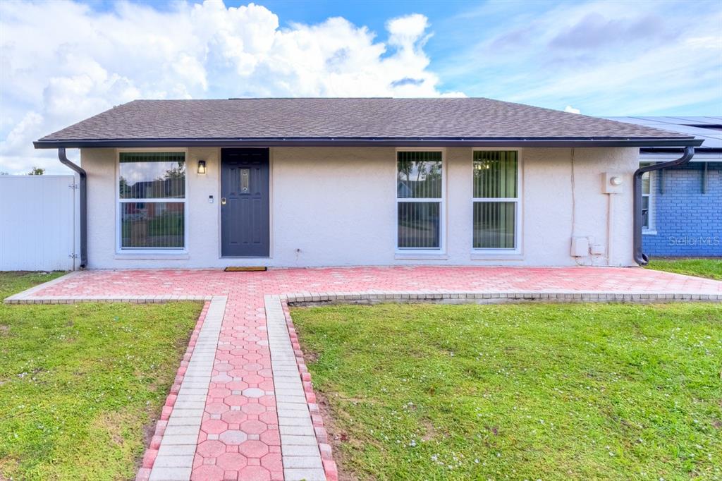 8541 BRIAR GROVE CIRCLE