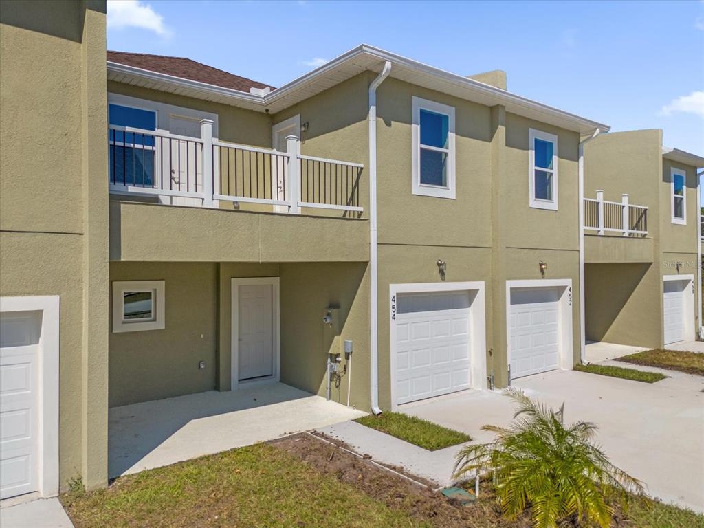 454 LAKE SHORE PARKWAY