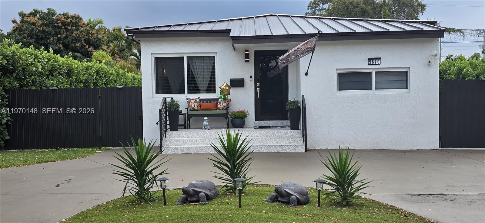 5870 NW 38th St, Virginia Gardens FL 33166